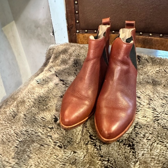 Nisolo Brown Butter Leather Chelsea Ankle Booties/Boot, Size 7 - Picture 7 of 10